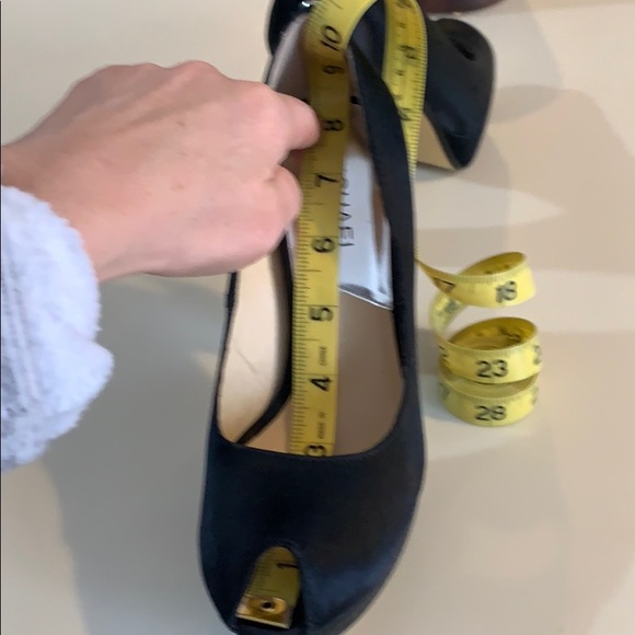 Michael Kors Peep Toe Pumps 4-1/2 - Picture 8 of 8